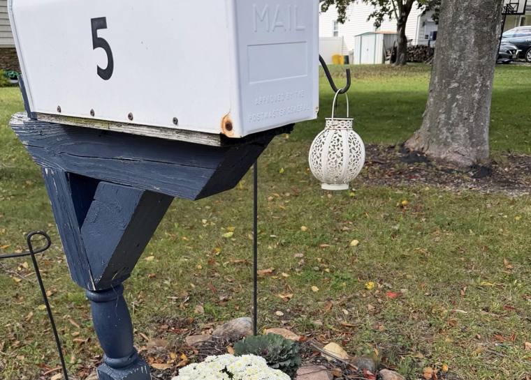 Mailbox 5 on Dr. UV's walk